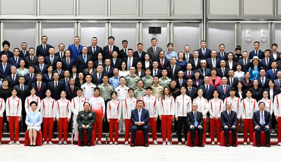 習近平接見全國群眾體育先進單位、先進個人代表和全國體育系統先進集體、先進個人代表